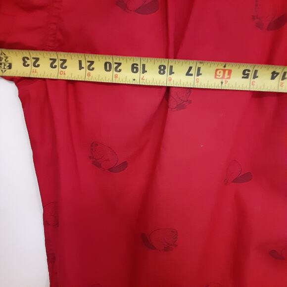 Duluth Trading Co BBQ Shirt Mens Medium Red Beaver Short Sleeve Button Up EUC - Picture 7 of 8